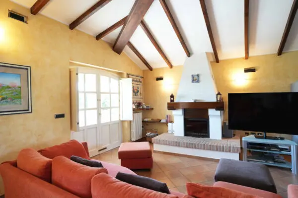 Villa strada Comunale Per Oratino, Oratino