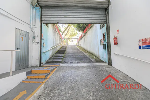 Immagine per Locale commerciale in affitto a Genova via Chiaravagna