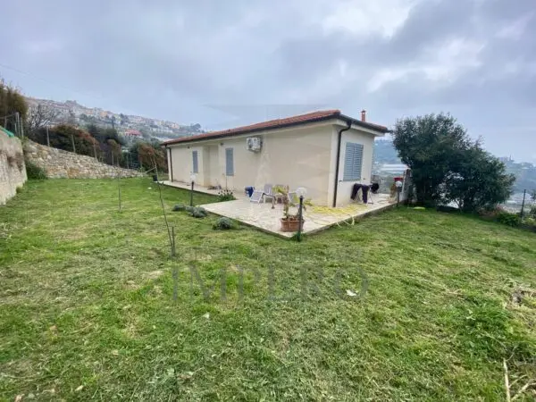 Villa strada Ospedaletti 52, Ospedaletti