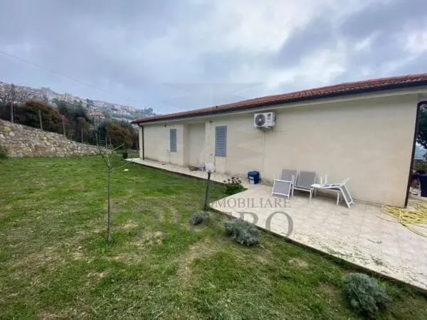 Villa strada Ospedaletti 52, Ospedaletti