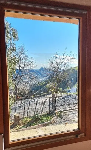 Villa Trifamiliare strada Provinciale, Dolceacqua