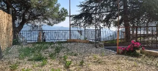 Villa Trifamiliare strada Provinciale, Dolceacqua