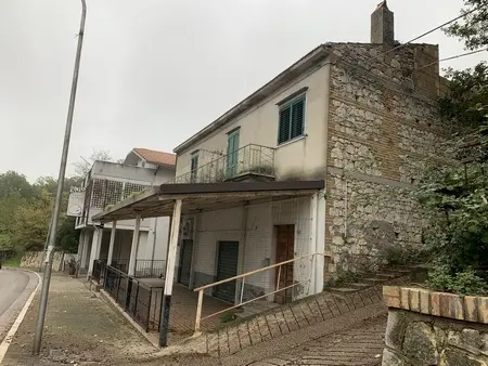 Casale via Della Madonna, Altino