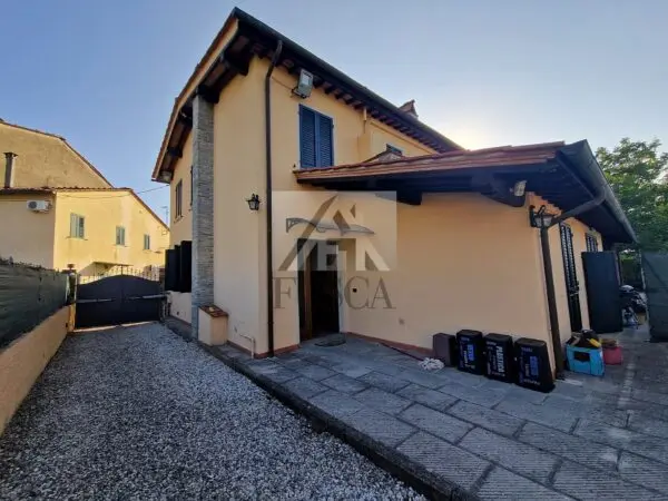 Villa Bifamiliare via Della Santissima Annunziata, Lucca