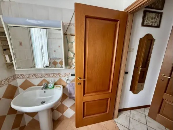 Villa A Schiera via San Francesco, Taggia