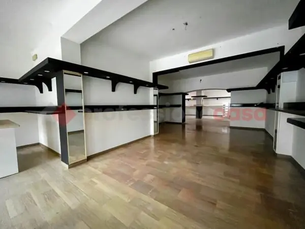 Negozio viale Spolverini 53, Verona