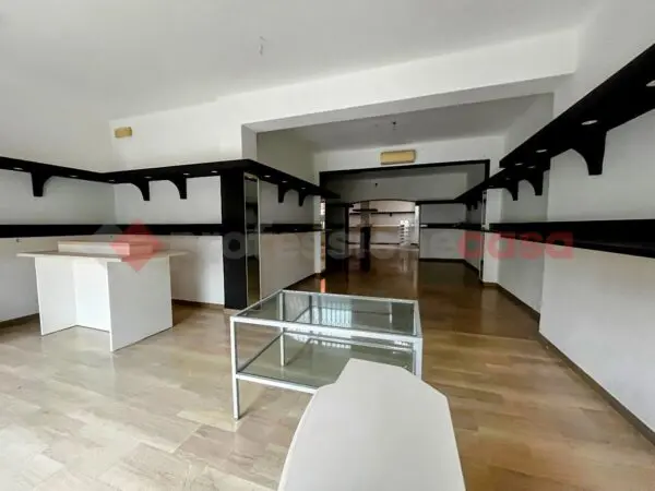Negozio viale Spolverini 53, Verona