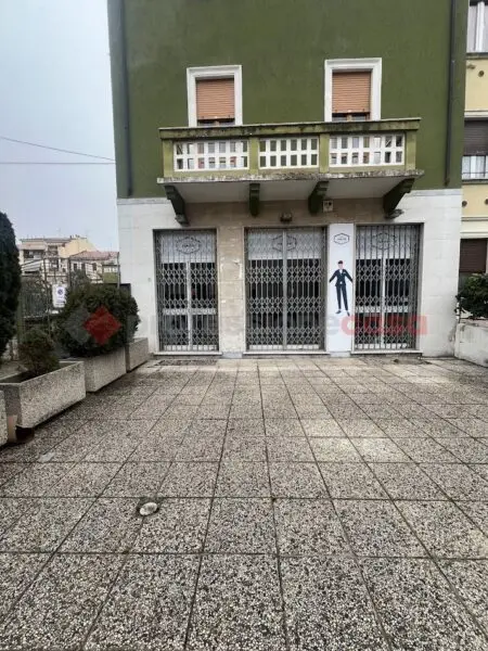 Negozio viale Spolverini 53, Verona
