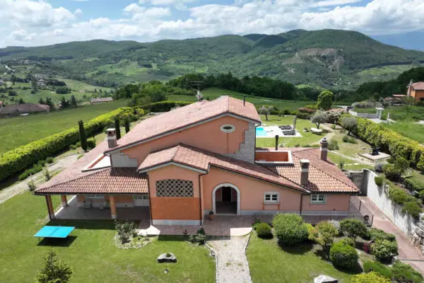 Villa strada Comunale Per Oratino, Oratino
