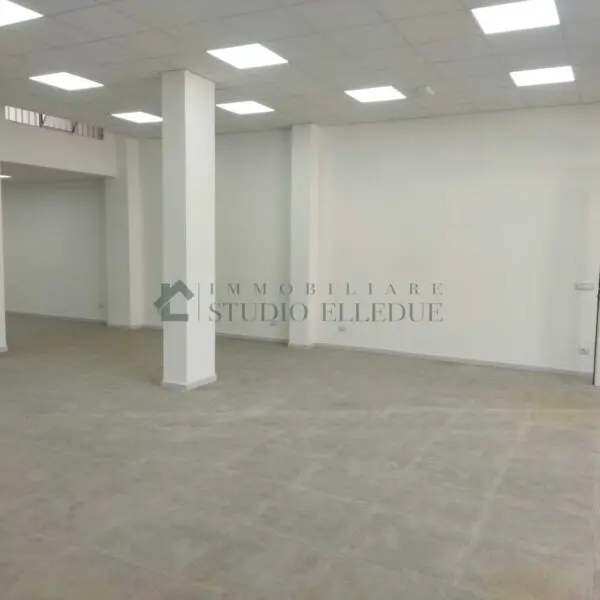 Negozio via Francesco Petrelli 6, Bari