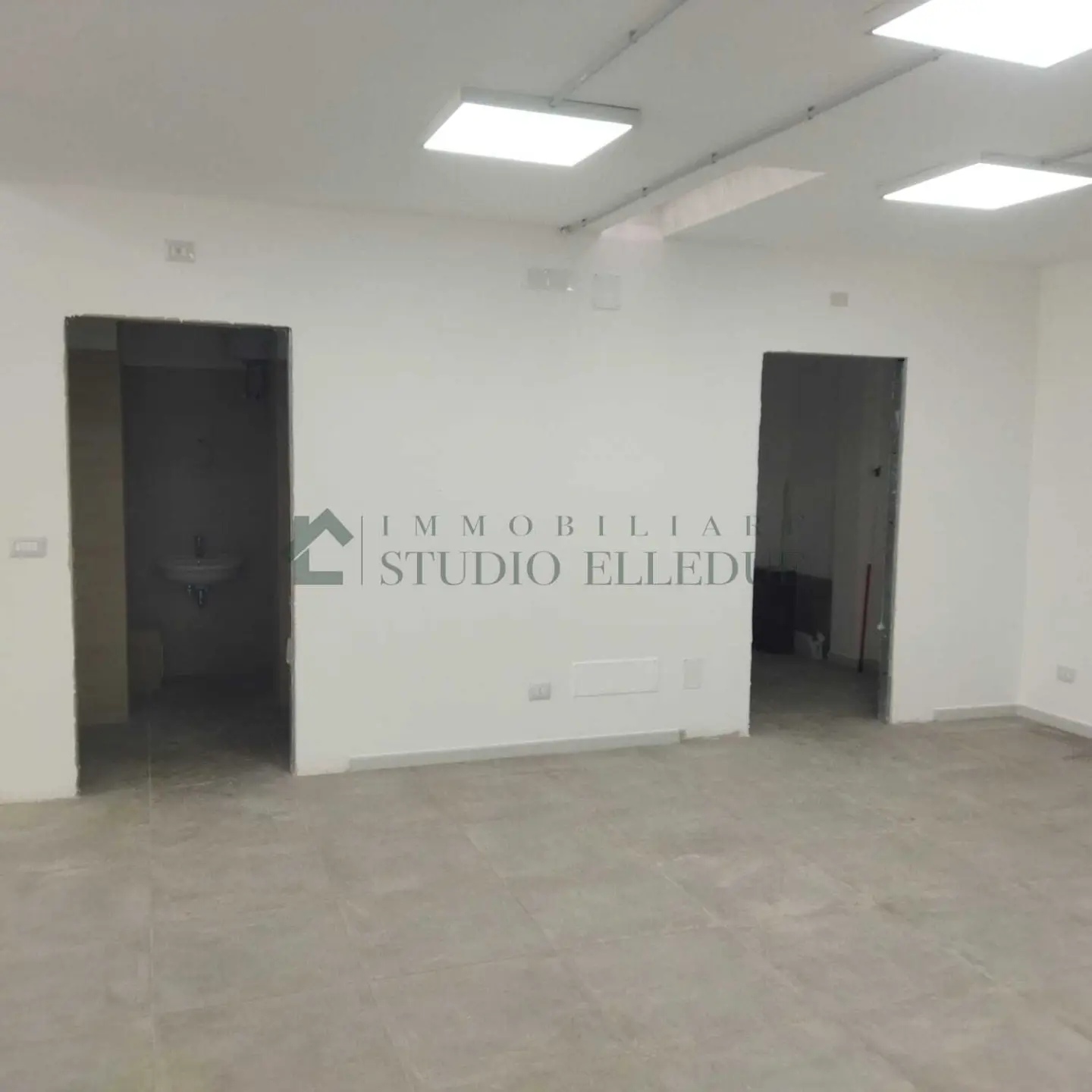 Immagine per Negozio in vendita a Bari via Francesco Petrelli 6