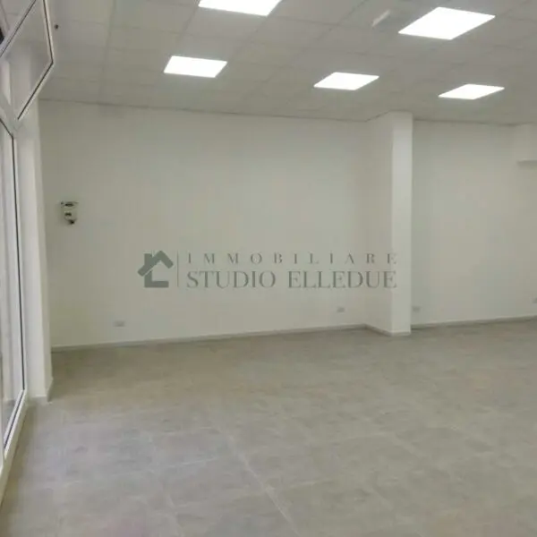 Negozio via Francesco Petrelli 6, Bari