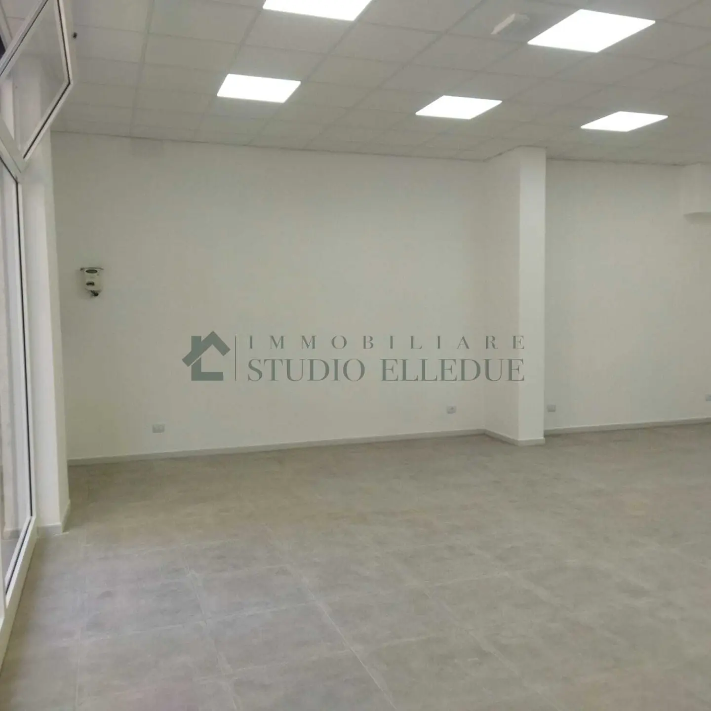 Immagine per Negozio in vendita a Bari via Francesco Petrelli 6