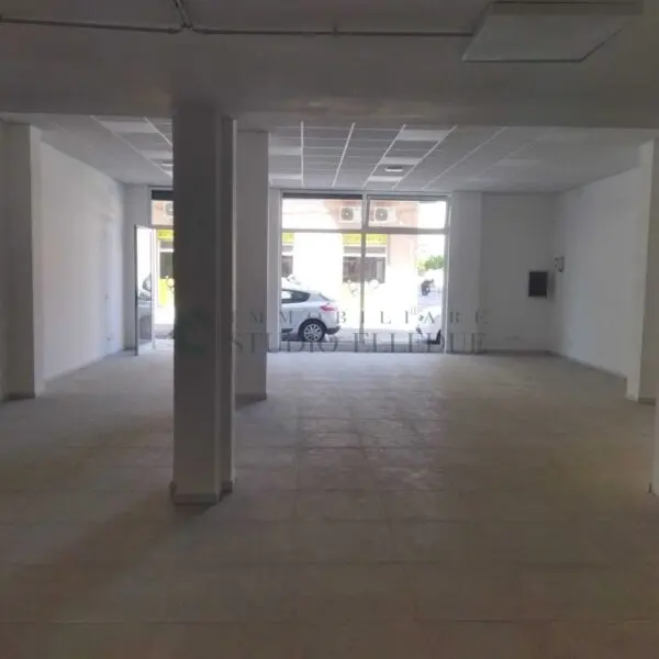 Negozio via Francesco Petrelli 6, Bari