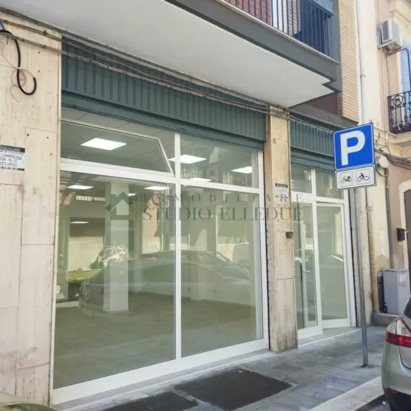Negozio via Francesco Petrelli 6, Bari