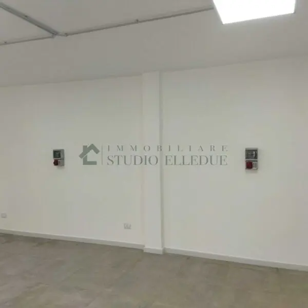 Negozio via Francesco Petrelli 6, Bari