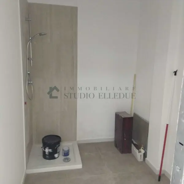Negozio via Francesco Petrelli 6, Bari