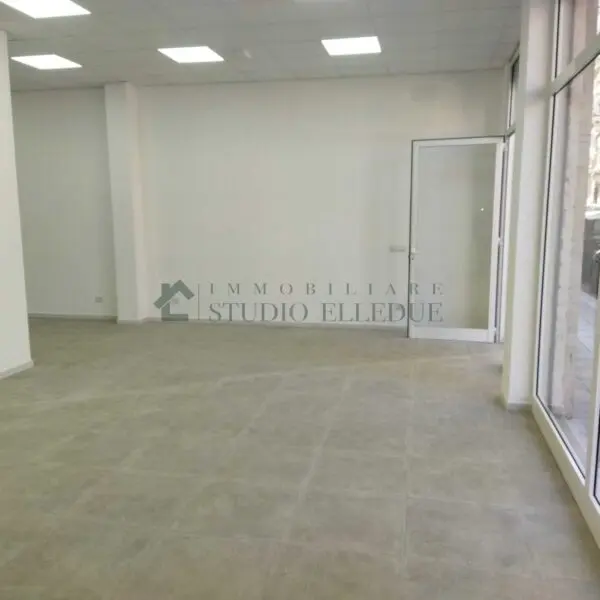 Negozio via Francesco Petrelli 6, Bari