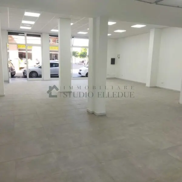 Negozio via Francesco Petrelli 6, Bari