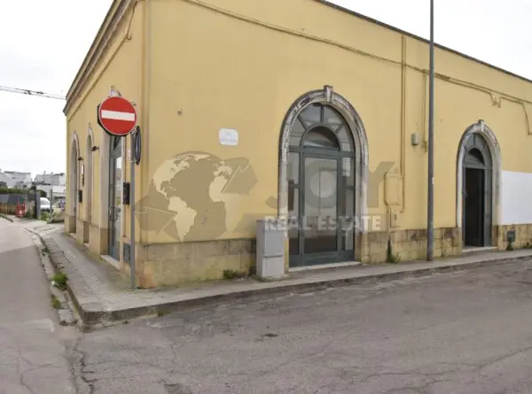 Locale Commerciale via Piave 3, Copertino