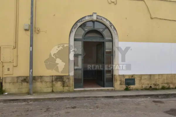 Locale Commerciale via Piave 3, Copertino