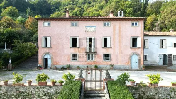 Villa 676, Lucca