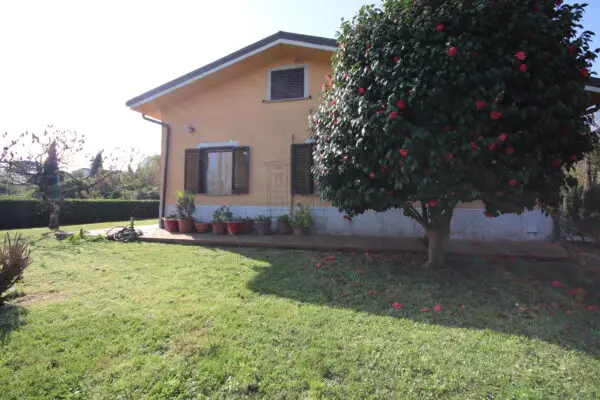 Villa Trifamiliare via Di Tiglio 611, Capannori