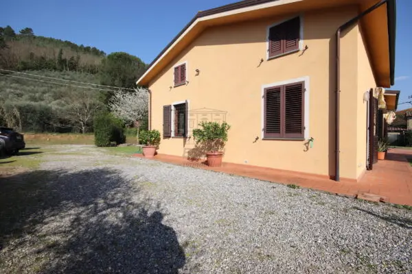 Villa Trifamiliare via Di Tiglio 611, Capannori