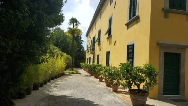 Villa via Di Casa Cimi, Lucca