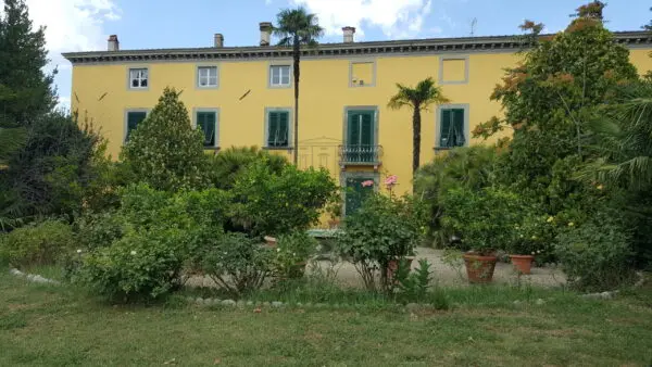 Villa via Di Casa Cimi, Lucca