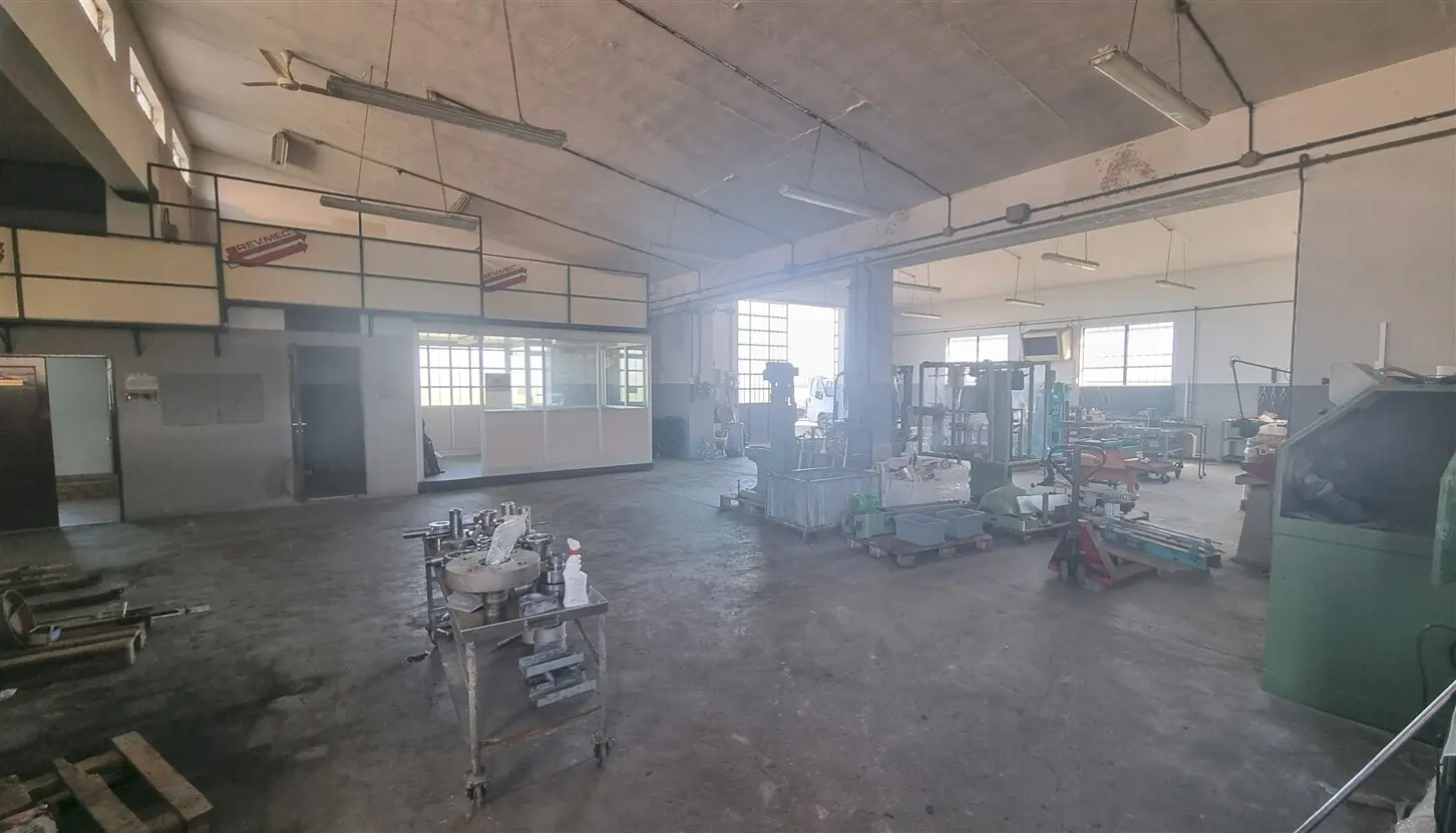 Immagine per Industriale in vendita a Parma via Enrico Forlanini