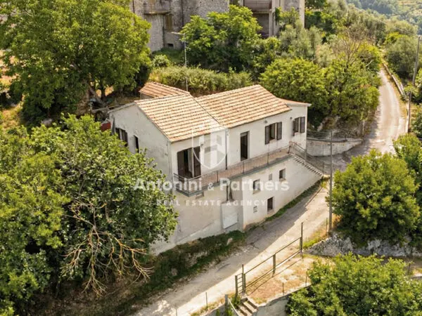 Villa Trifamiliare strada Provinciale 421, Massa Martana