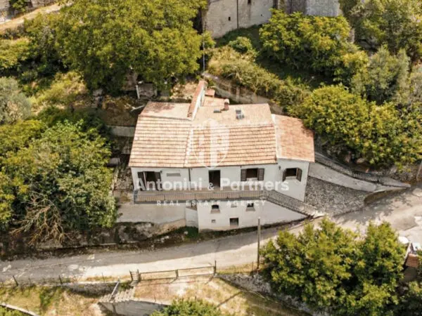 Villa Trifamiliare strada Provinciale 421, Massa Martana