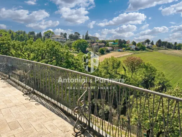 Villa Trifamiliare strada Provinciale 421, Massa Martana