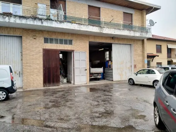 Locale Commerciale via Uguaglianza 27, Vergiate