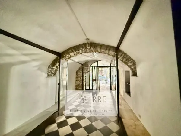 Negozio corso Ponzoni, Vessalico