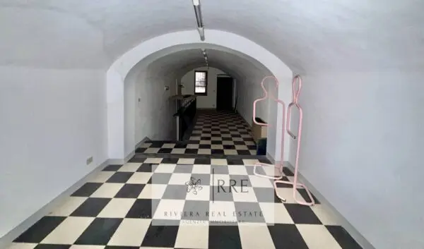 Negozio corso Ponzoni, Vessalico