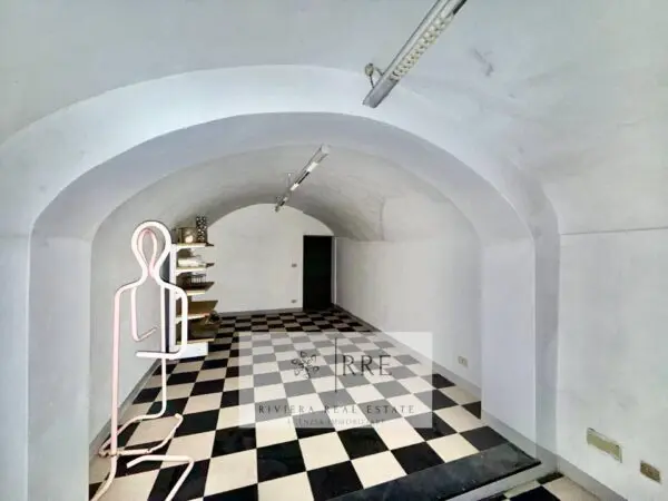 Negozio corso Ponzoni, Vessalico