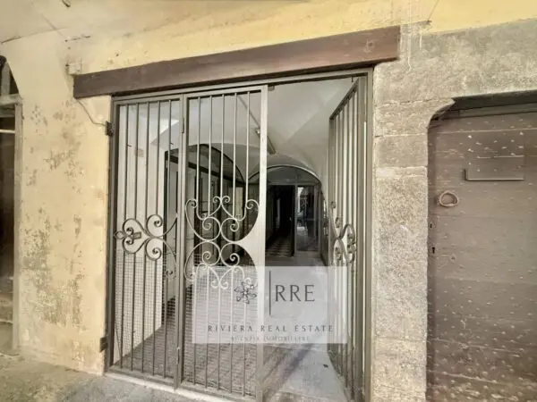 Negozio corso Ponzoni, Vessalico