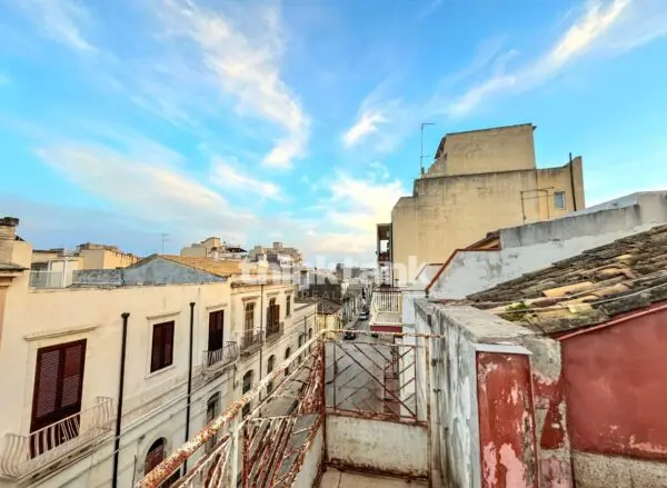 Appartamento via Isonzo, Siracusa