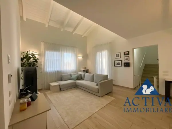 Appartamento via Santa Sofia 226, Venegono Superiore