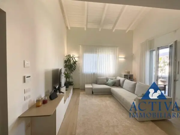 Appartamento via Santa Sofia 226, Venegono Superiore