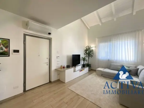 Appartamento via Santa Sofia 226, Venegono Superiore