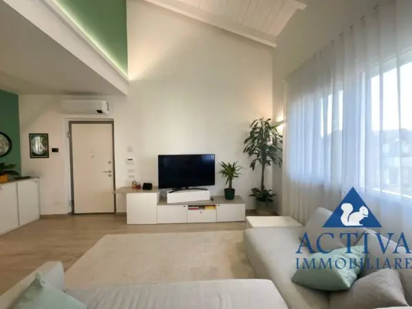 Appartamento via Santa Sofia 226, Venegono Superiore