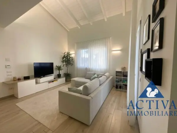 Appartamento via Santa Sofia 226, Venegono Superiore