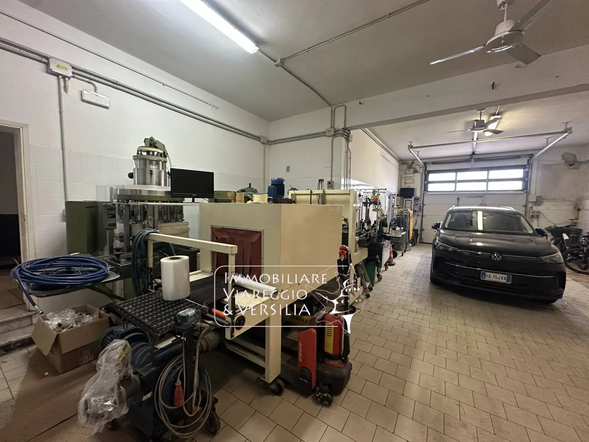 Immagine per Magazzino in affitto a Viareggio via Puccini 280