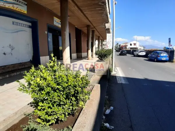 Locale Commerciale via Spiaggia, Mascali