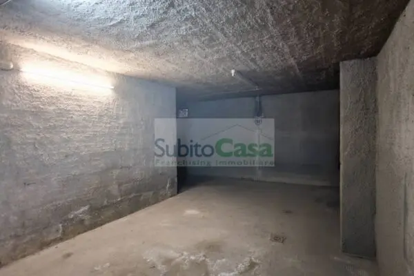 Box / Posto Auto via Capestrano 18, Chieti