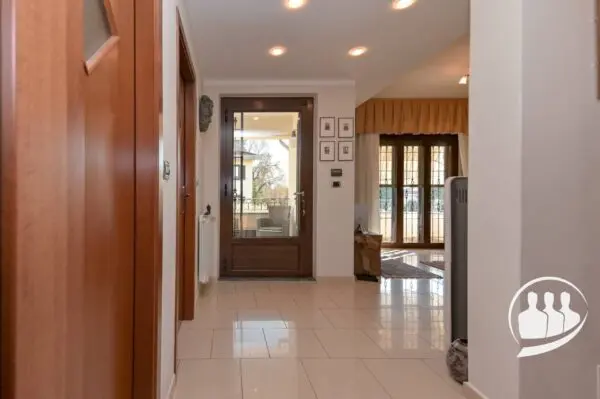 Villa via, Vizzola Ticino