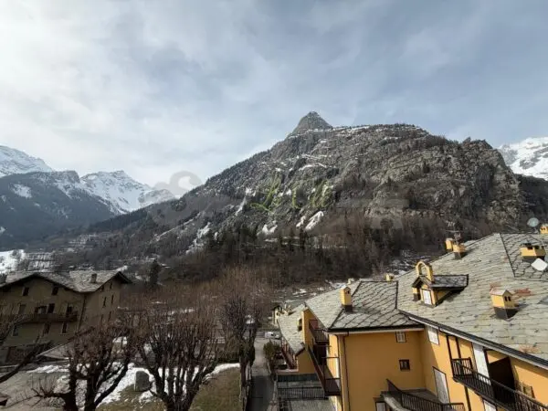 Bilocale via Dei Bagni 9a, Courmayeur